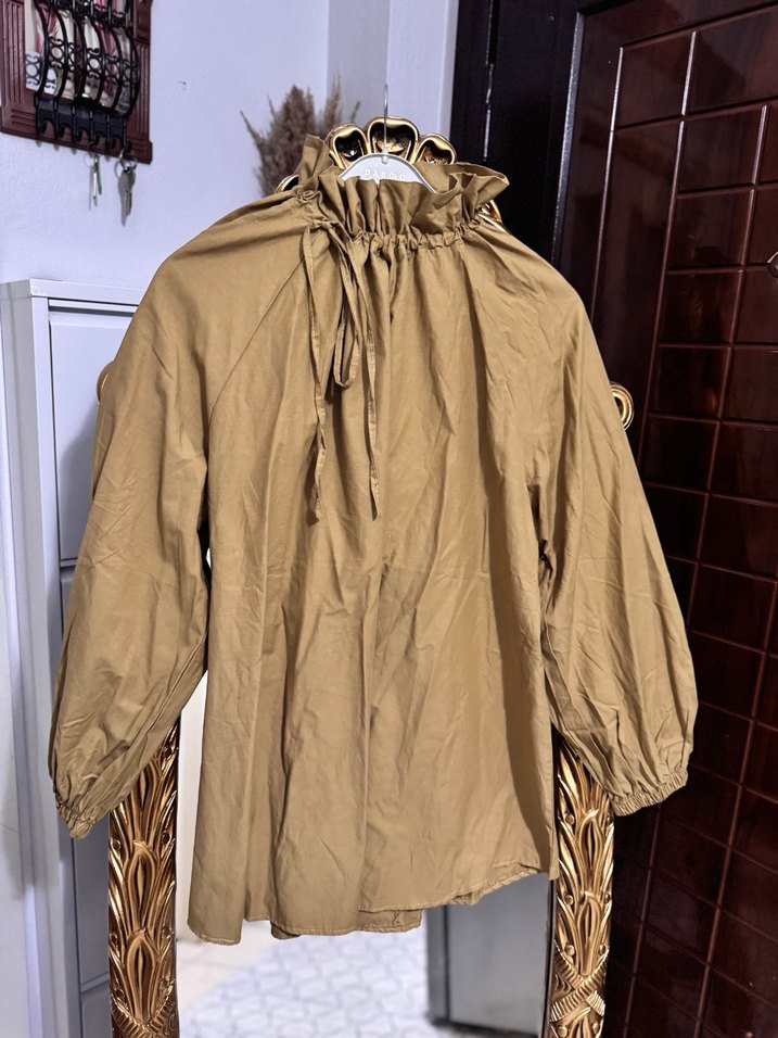 Bej Yüksek Yakalı Kadın Keten Gömlek - Görsel 3