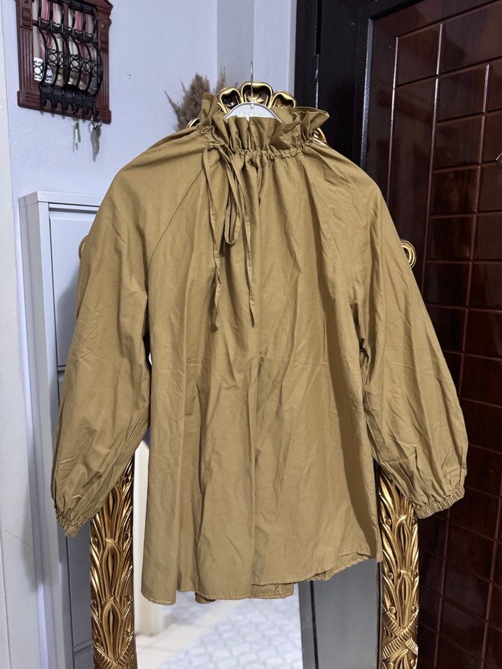 Bej Yüksek Yakalı Kadın Keten Gömlek - Görsel 2