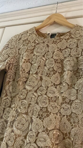 Altın işlemeli özel dikim elbise - Görsel 2