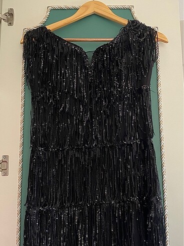 Siyah dökümlü abiye elbise - Görsel 2