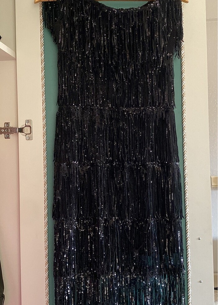 Siyah dökümlü abiye elbise - Görsel 3