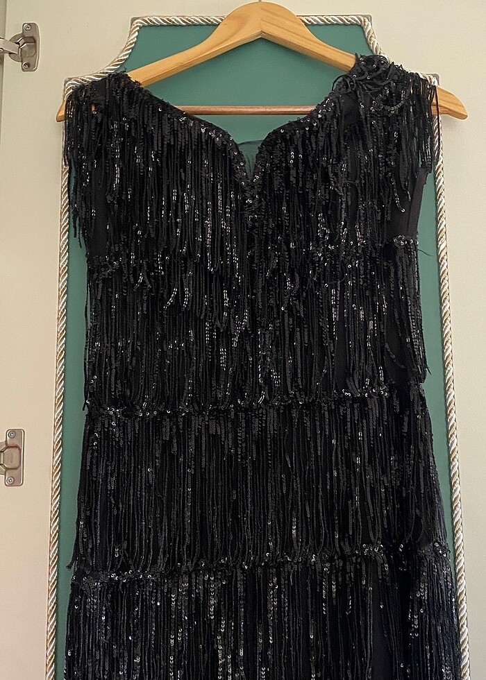 Siyah dökümlü abiye elbise - Görsel 2