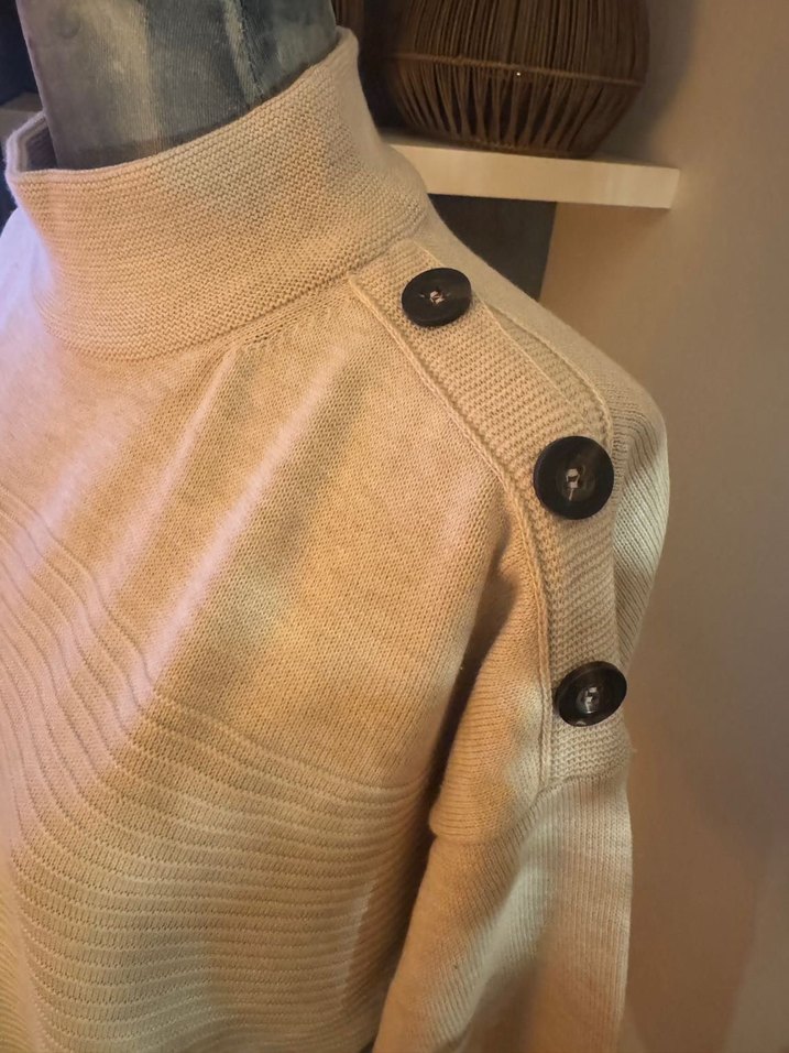 Bej Renkli Yüksek Yakalı Kadın Triko Kazak - Görsel 3