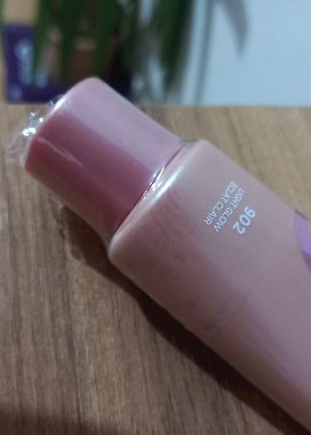 Beden L'Oreal Lumi Glotion 902 Aydınlatıcı
