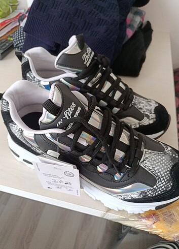 Skechers Spor Ayakkabı 