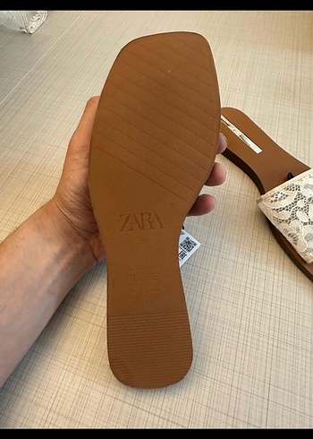 Zara Dantel Detaylı Bej Kadın Terlik
