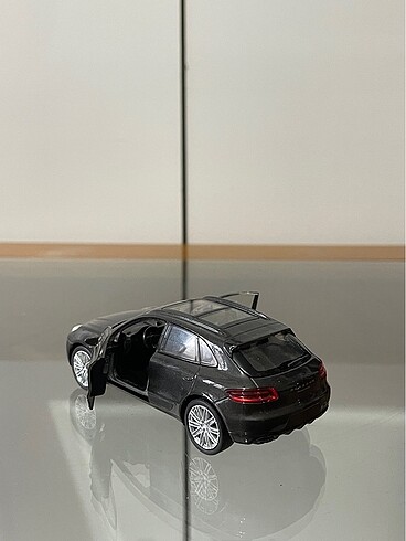  PORSCHE MACAN TURBO