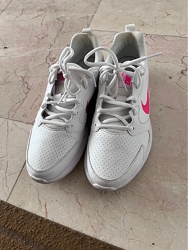 Nike Nike beyaz kadın 40 numara