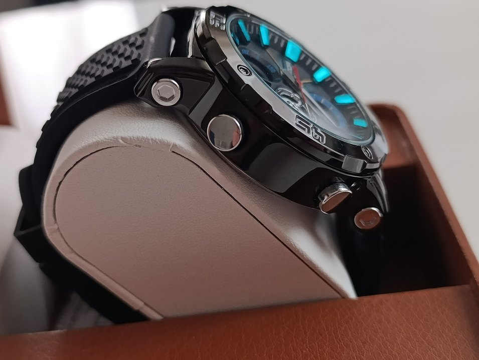 SIFIR KUTUDA, ORJİNAL SANDA DİJİTAL ve ANALOG KOL SAATİ - Görsel 3