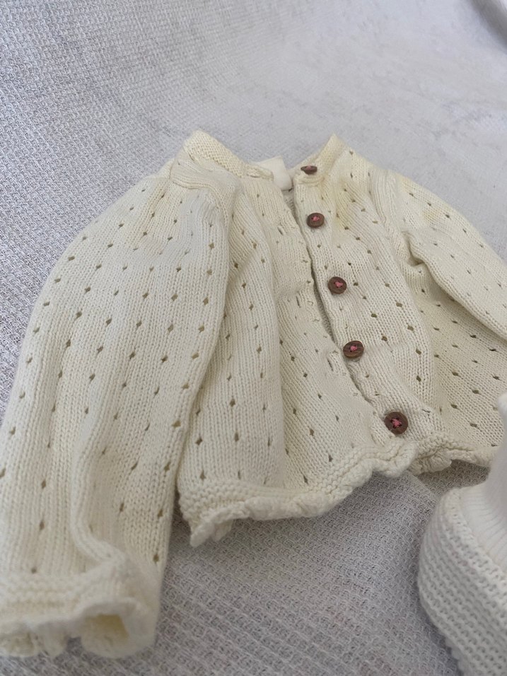 Beyaz Nakışlı Örgü Bebek Kız Takımı - Görsel 4