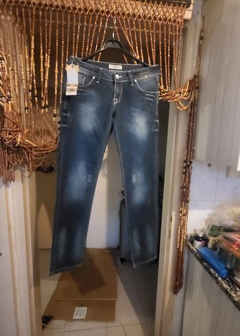 Armani Koyu Mavi Yikamali Dar Kesim Jean