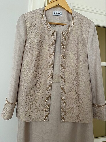 Pudra rengi ceketli tesettür abiye - Görsel 2