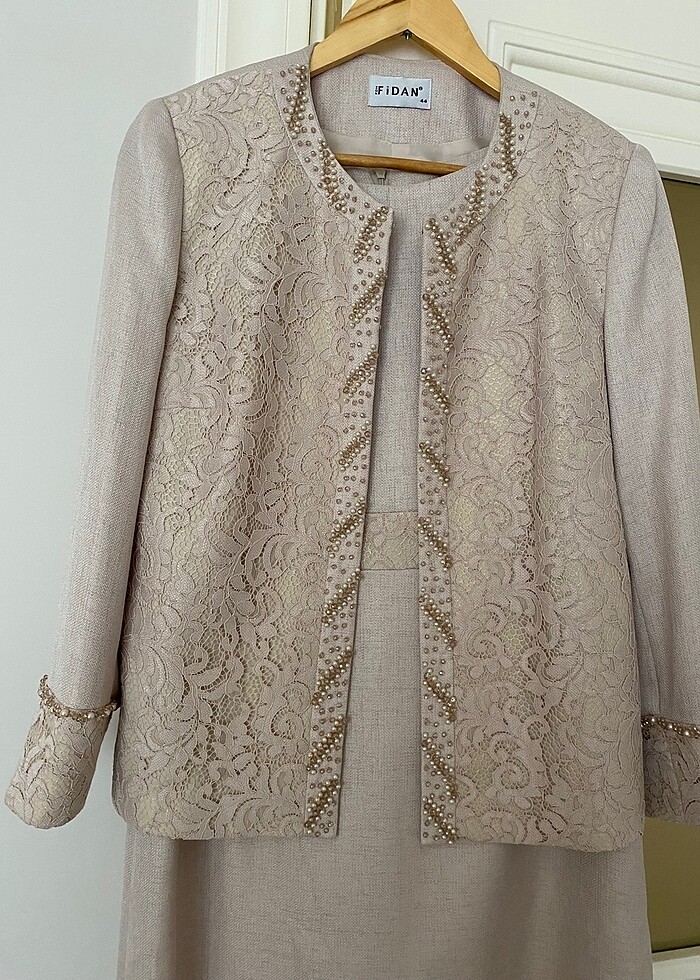 Pudra rengi ceketli tesettür abiye - Görsel 2