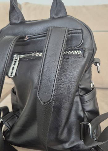 Siyah Deri Fermuarlı Sırt Çantası - Görsel 4