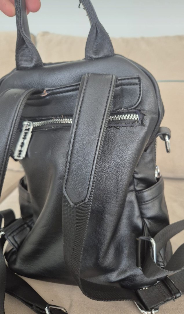 Siyah Deri Fermuarlı Sırt Çantası - Görsel 4