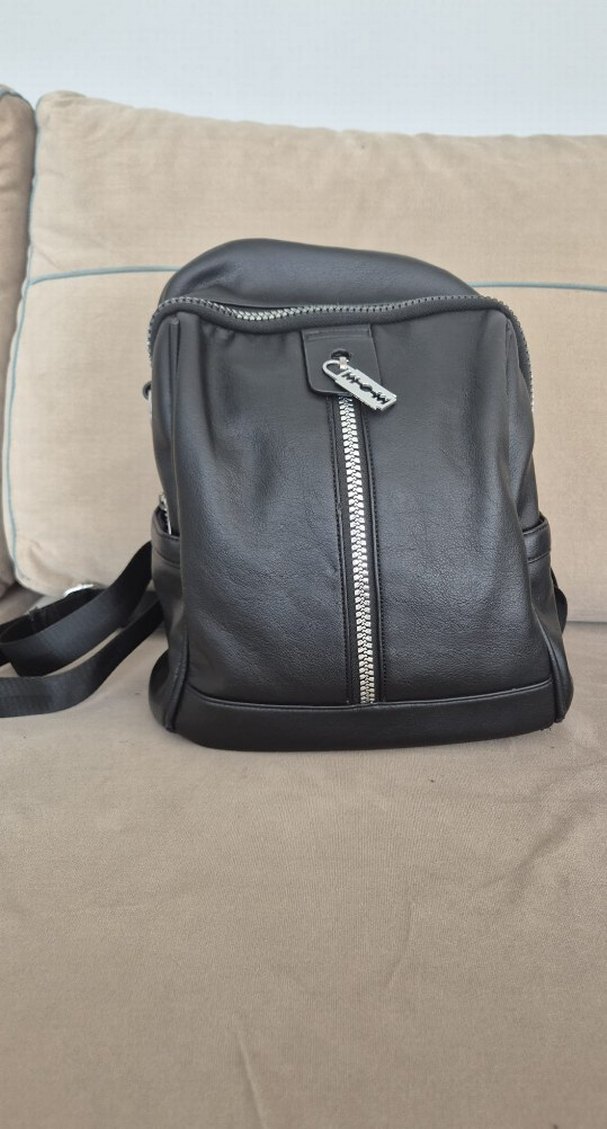 Siyah Deri Fermuarlı Sırt Çantası - Görsel 5