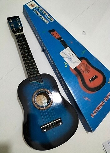 Mavi renkli çocuk gitarı