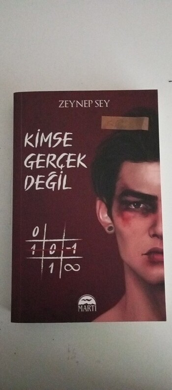 Kimse gerçek değil