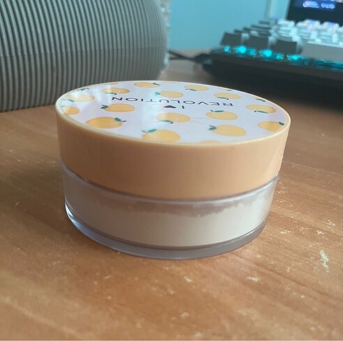 I heart Revolotion Loose Peach Pudra
