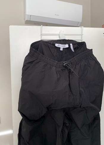 Siyah paraşüt pantolonu - Görsel 3