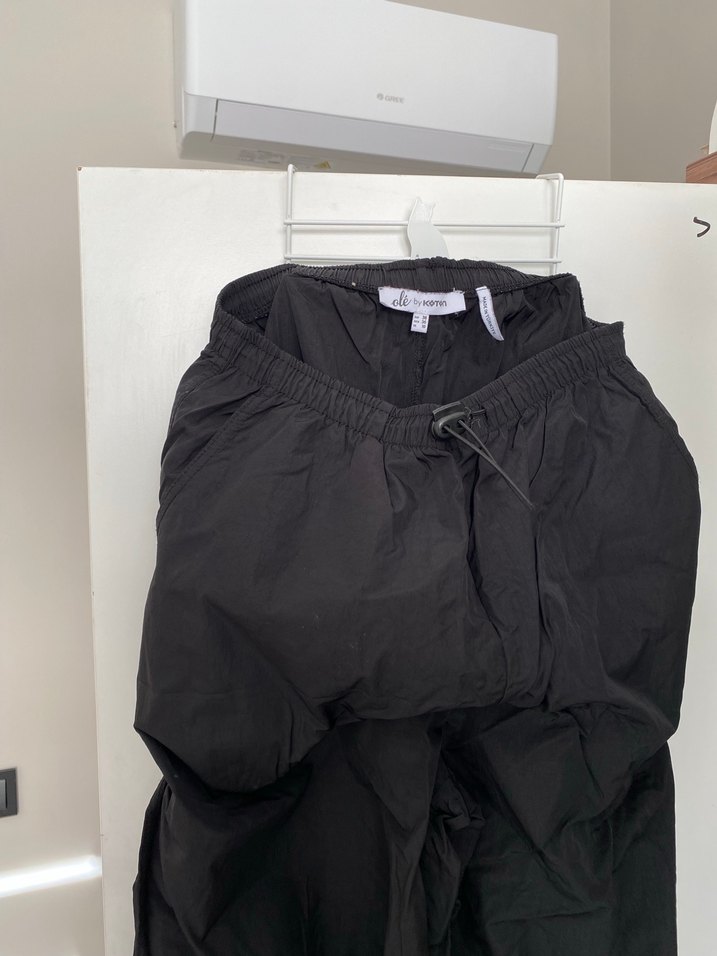 Siyah paraşüt pantolonu - Görsel 3