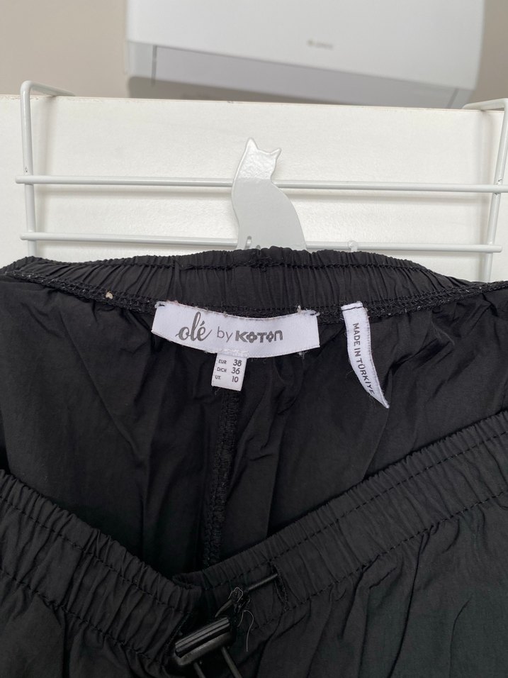 Siyah paraşüt pantolonu - Görsel 2