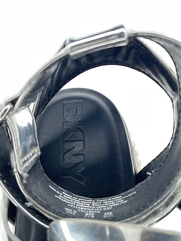 40 Beden gri Renk DKNY Sandalet %70 İndirimli.