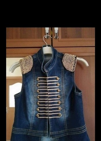 Nakışlı Düğmeli Kolsuz Denim Ceket