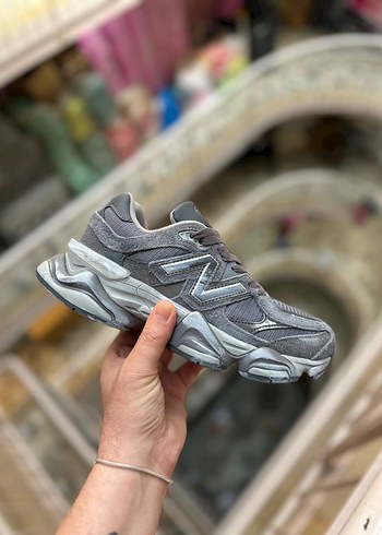 New Balance 9060 Magnet