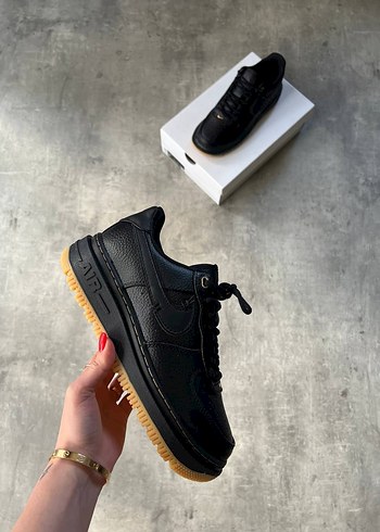 Nike Air Force 1 Luxe