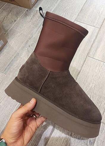 UGG CLASSIC DIPPER 