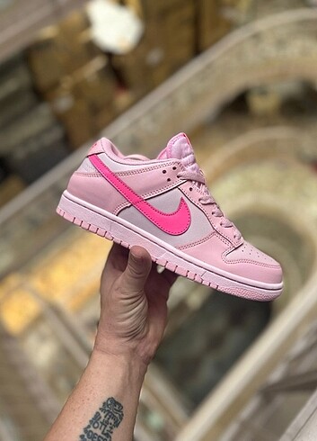 Nike Dunk Low triple Pink