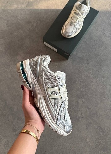 New Balance 1906 ?Silver Metallic? 