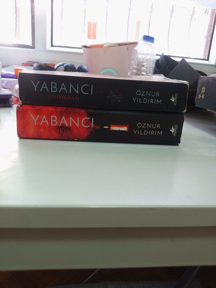 Öznur Yıldırım'dan Yabancı Roman Seti - Görsel 2