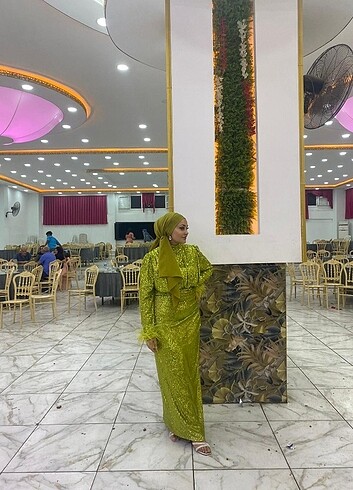 Bir kez giyilmiş payetli tesettür abiye