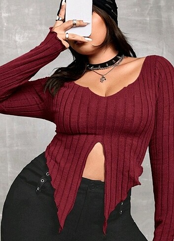 Koyu kırmızı yırtmaçlı crop