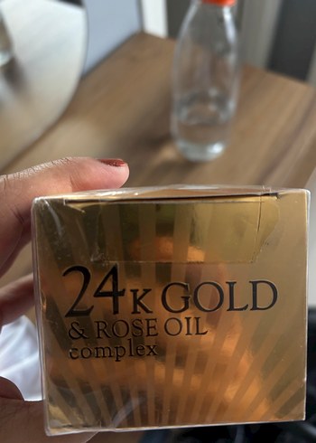 24K Gold & Gül Yağı İçeren Yüz Nemlendirici - Görsel 6