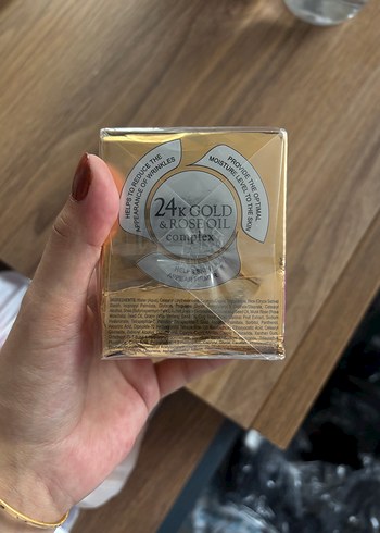 24K Gold & Gül Yağı İçeren Yüz Nemlendirici - Görsel 3