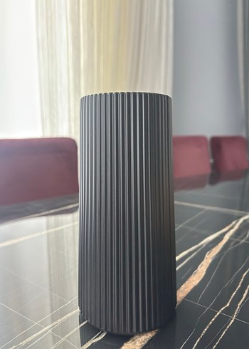 Siyah Dikey Çizgili Vazo - Görsel 2