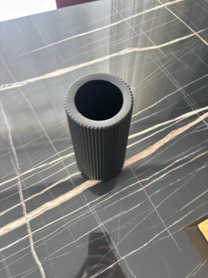 Siyah Dikey Çizgili Vazo - Görsel 3