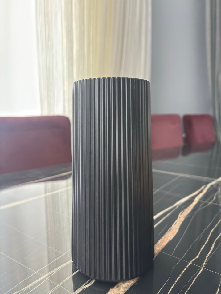 Siyah Dikey Çizgili Vazo - Görsel 2