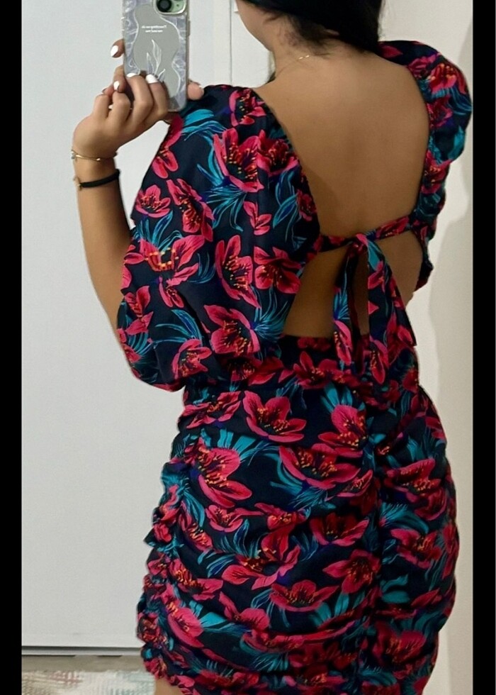 Sırt dekolteli elbise - Görsel 2