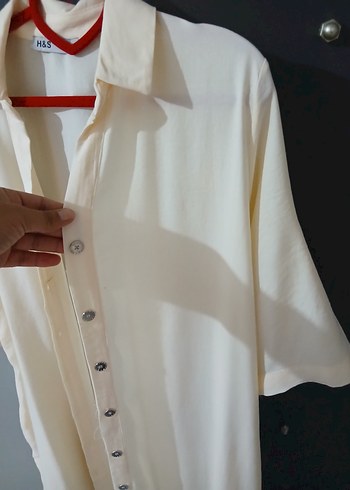 Düğmeli Beyaz Keten Kadın Gömlek - Görsel 3