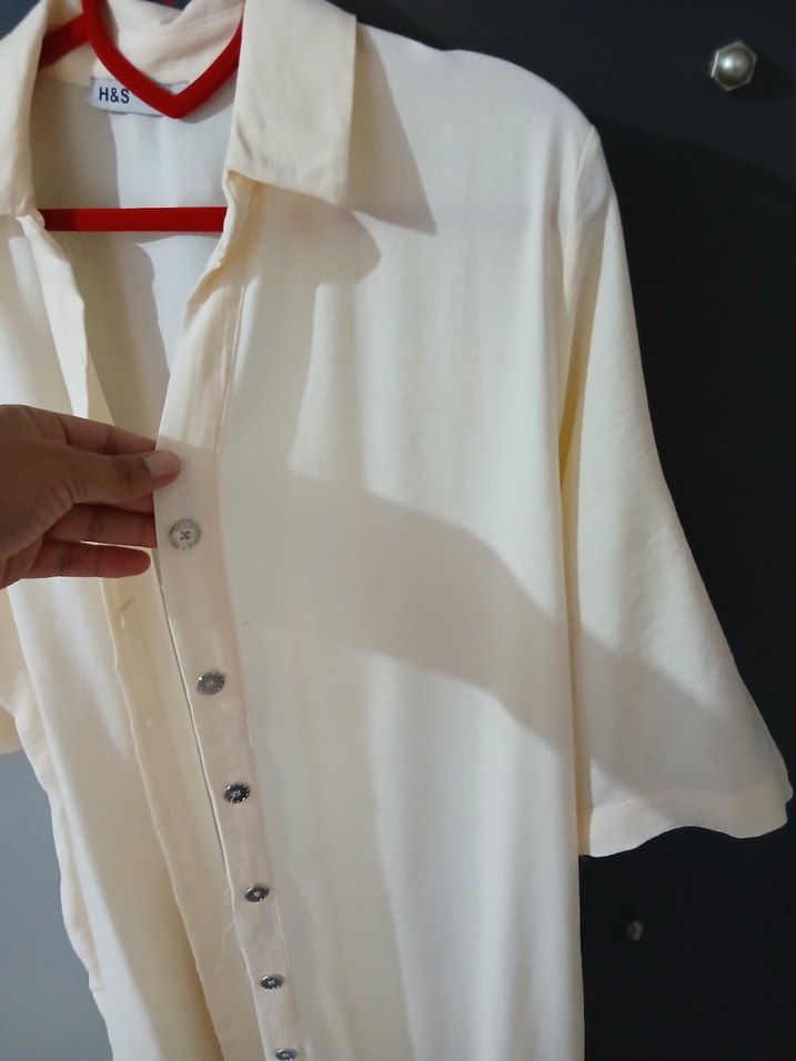 Düğmeli Beyaz Keten Kadın Gömlek - Görsel 3