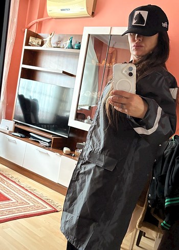 Siyah Transparan Midi Yağmurluk - Görsel 2