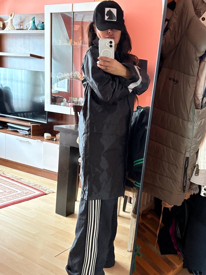 Siyah Transparan Midi Yağmurluk - Görsel 3