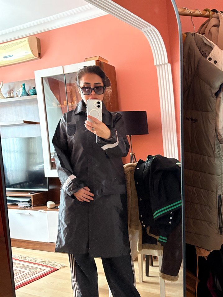 Siyah Transparan Midi Yağmurluk - Görsel 4