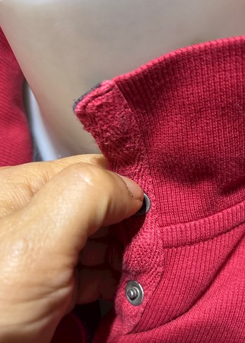 Kırmızı Düğmeli Uzun Kollu Kadın tshırt - Görsel 4