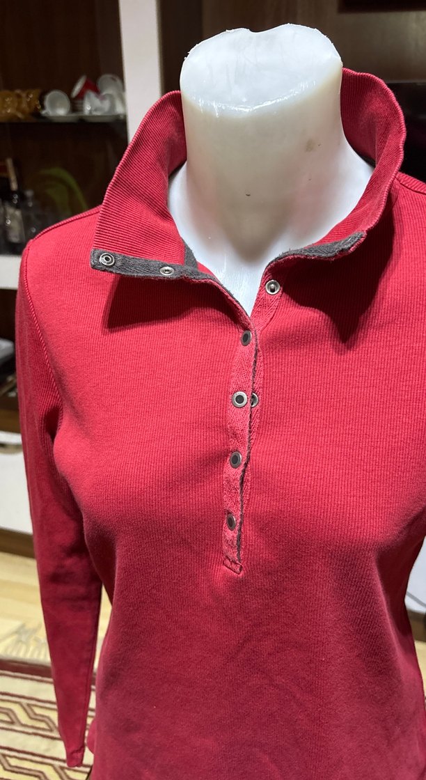 Kırmızı Düğmeli Uzun Kollu Kadın tshırt - Görsel 3