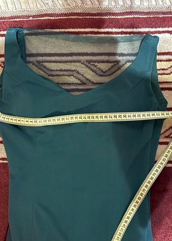 Koyu Yeşil V Yakalı Uzun Drapeli Kadın Abiye - Görsel 5